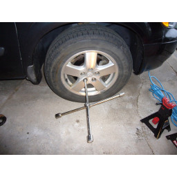 2001-2007 Dodge Caravan Замена тормозных колодок и роторов